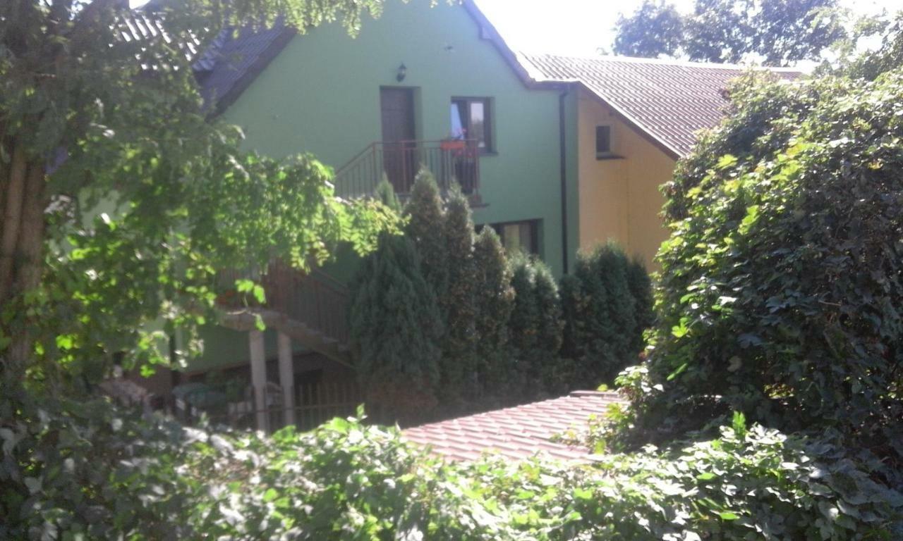 Cztery Pory Roku Apartamento Uniejow Exterior foto