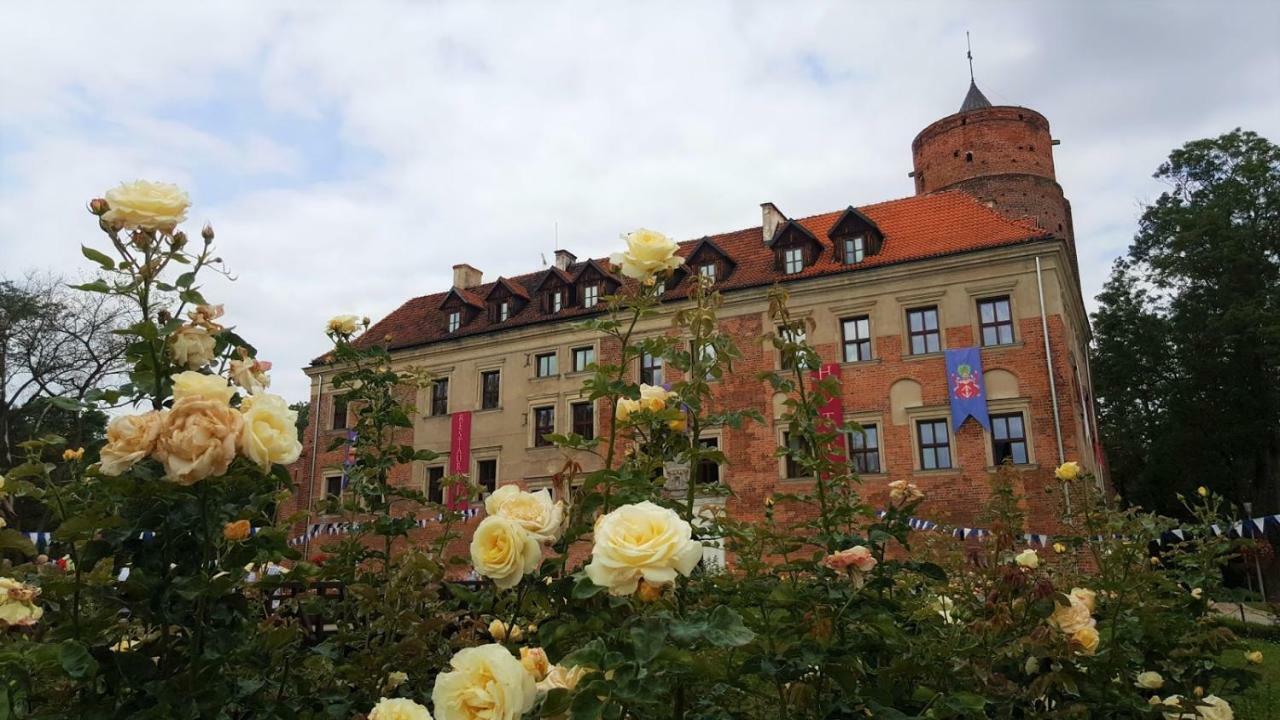 Cztery Pory Roku Apartamento Uniejow Exterior foto