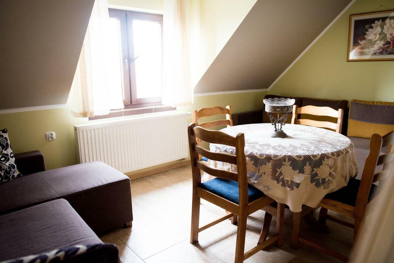 Cztery Pory Roku Apartamento Uniejow Exterior foto